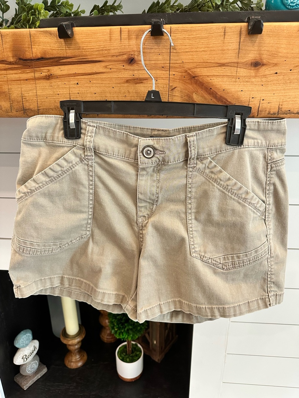 UNIONBAY EUC Khaki Stretch Blend Shorts with back flap pockets